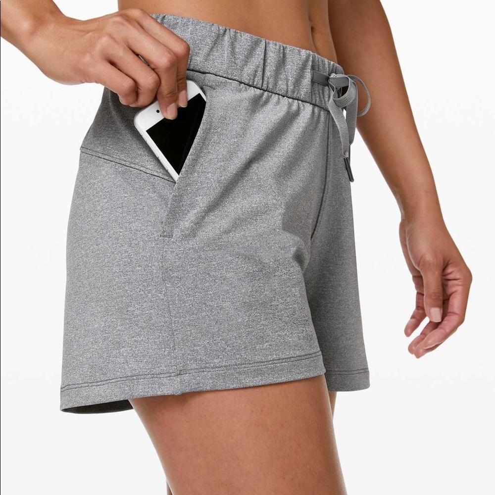 NWOT Lululemon On The Fly Short